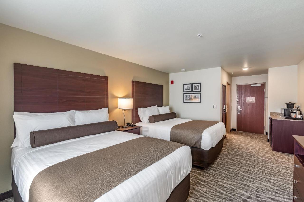 Cobblestone Hotel & Suites Hartford Exterior photo